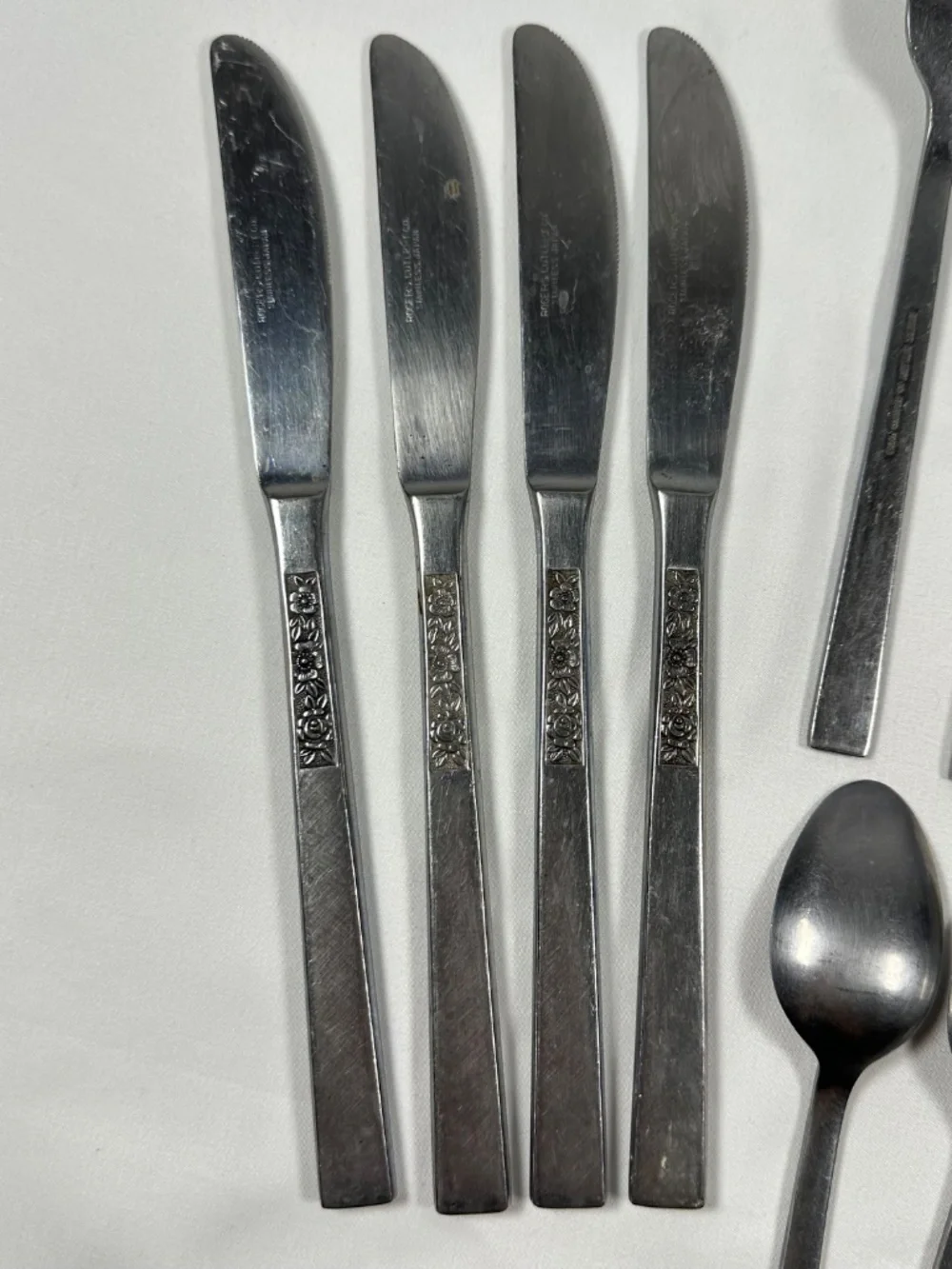 Flatware Roger Cutlery Co Stainless Japan Dorette Pattern 16 Piece 1970s